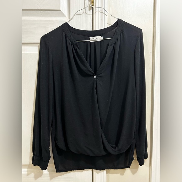 Velvet by Graham & Spencer Black Blouse Size Small - Picture 1 of 7